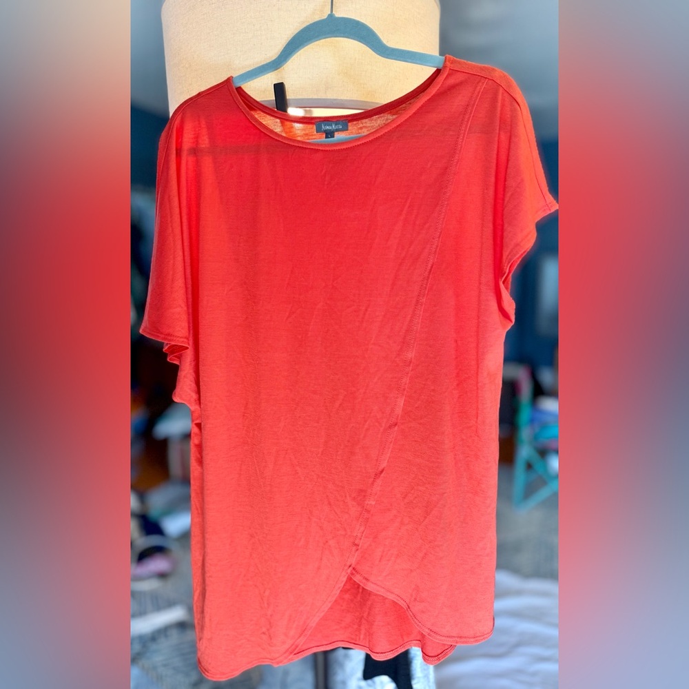 NIEMAN MARCUS Asymmetrical Cap Sleeve Cross Front Tissue Tee